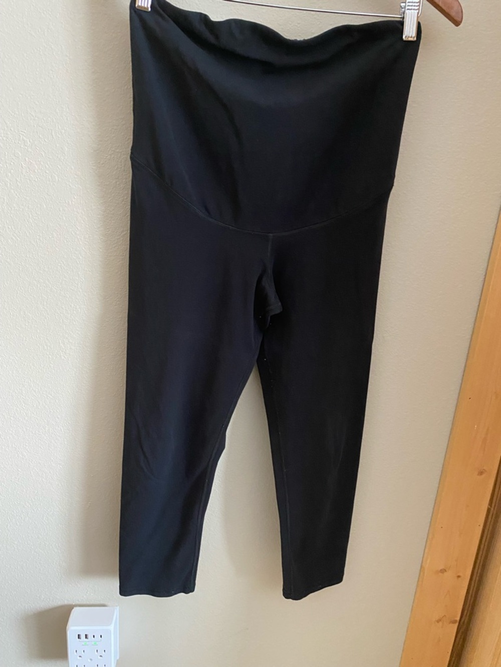 Stretch High-Waist Maternity Leggings in Black Size Medium